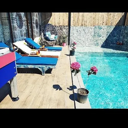 Family Saribelen 8 Kisilik מלון
